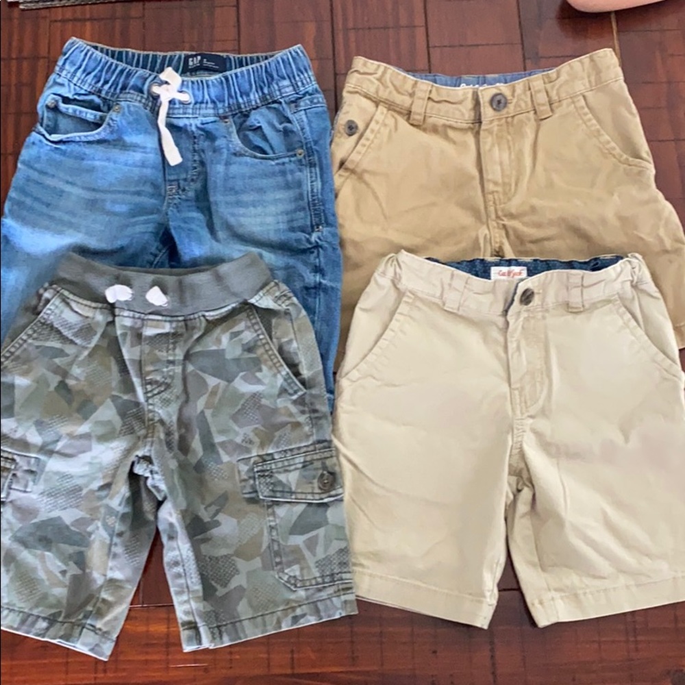 Boys/Bundle 4 shorts excellent condition